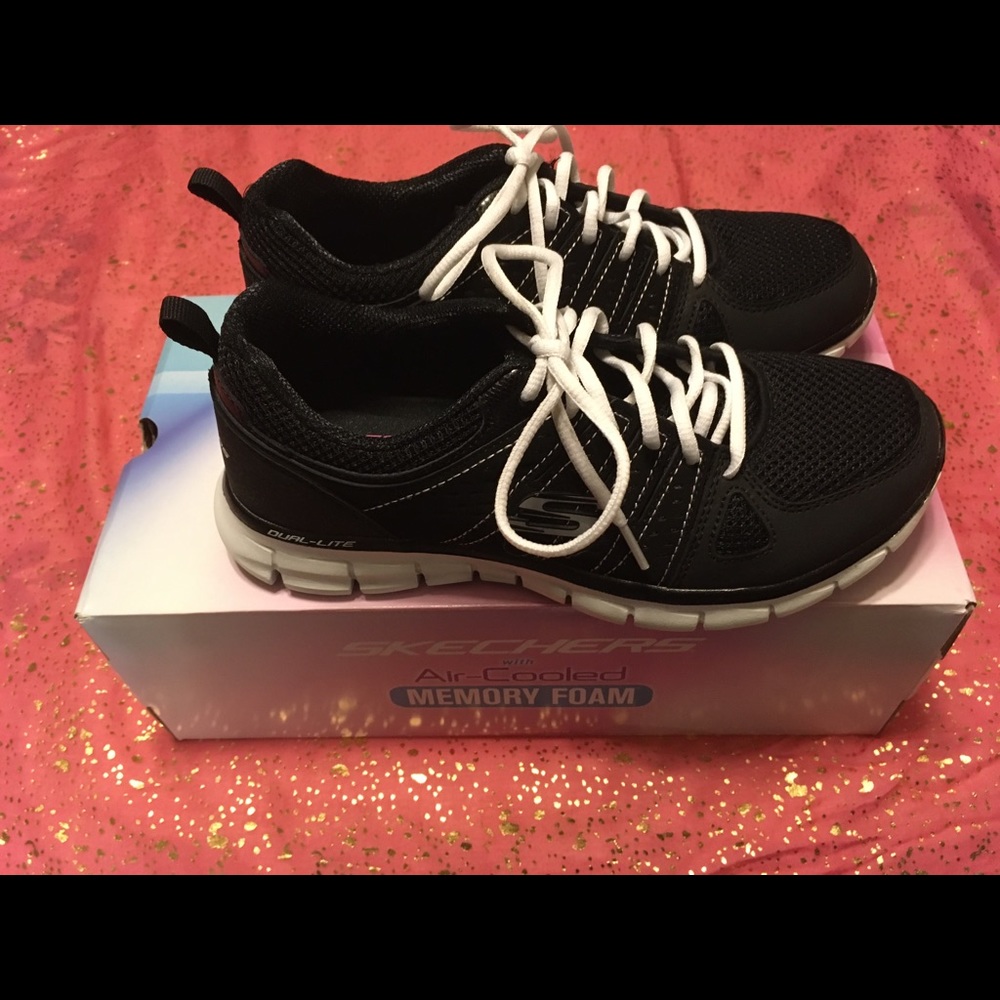 Sketchers sneakers